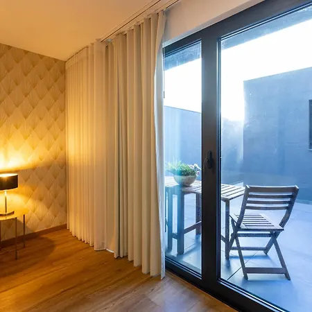 Apartment Live In *